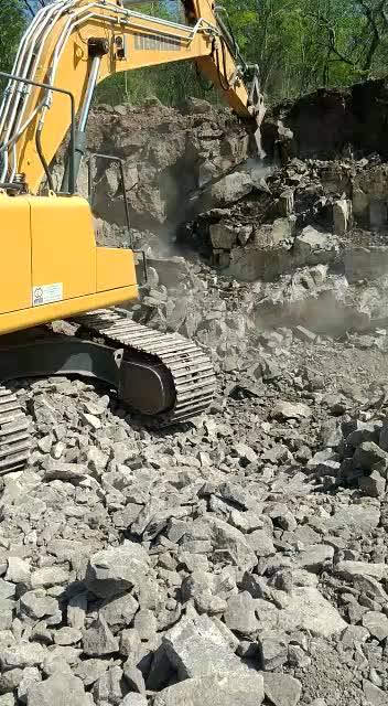 Extracción Basalto Maquina Terabajando